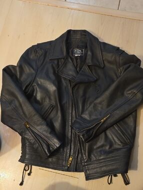 Classic Black Leather Biker Jacket - Vintage Style